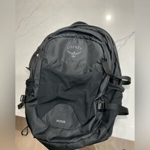 OSPREY Nova Men's Black Backpack with Subtle Gray Logo